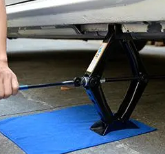 汽車配套千斤頂不僅要考慮千斤頂質(zhì)量,還要重視汽車品牌文化